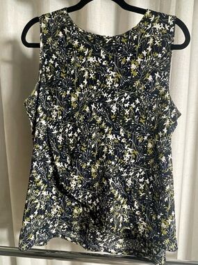 Ann Taylor Sleeveless Floral Print Women's Top in Navy, Olive & White